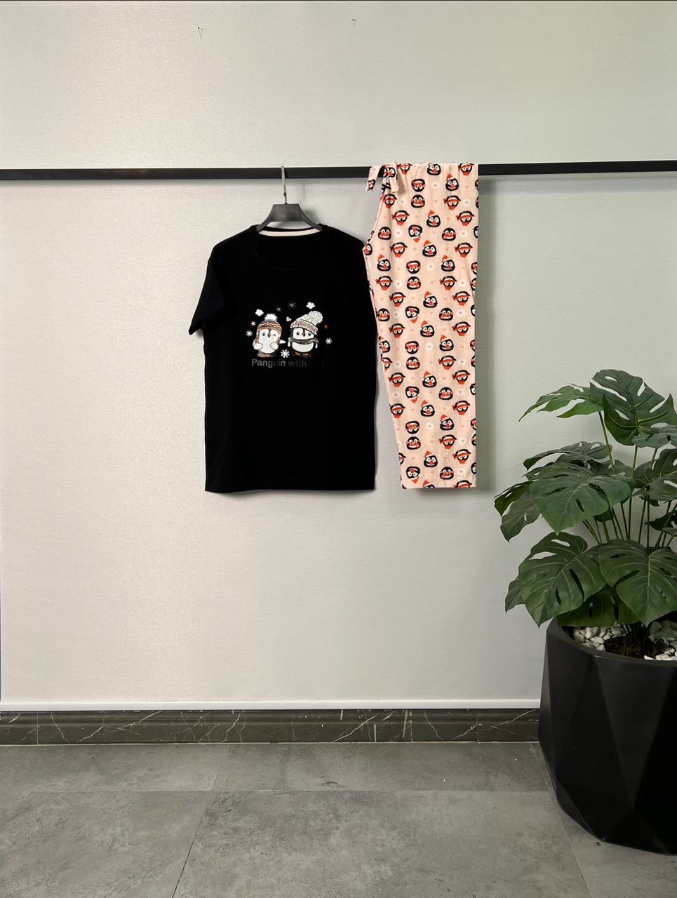 ست تیشرت و‌شلوار زنانه‌